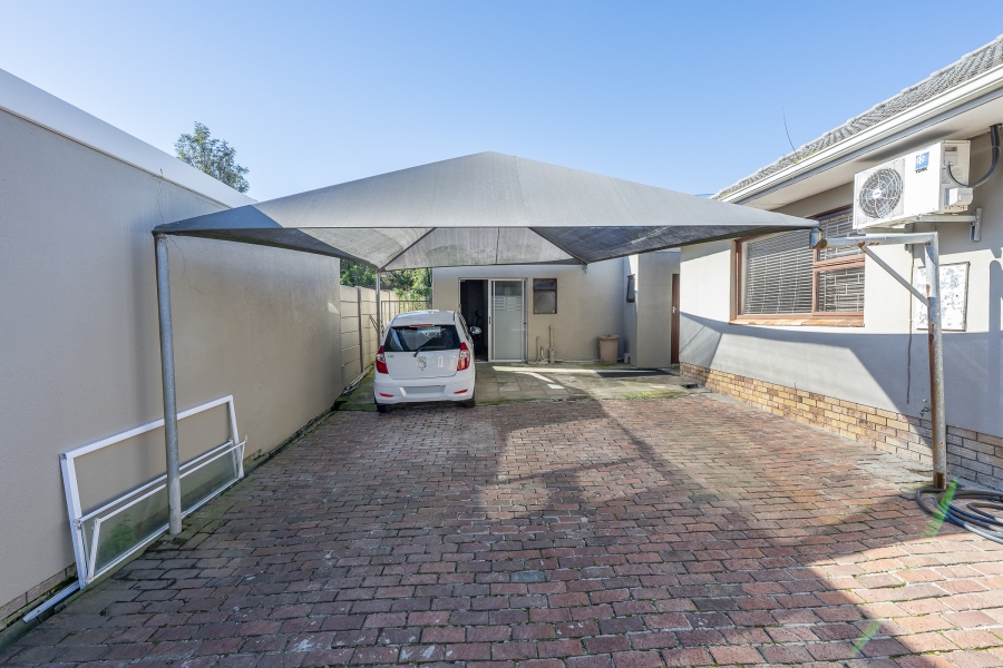 5 Bedroom Property for Sale in Kenridge Western Cape